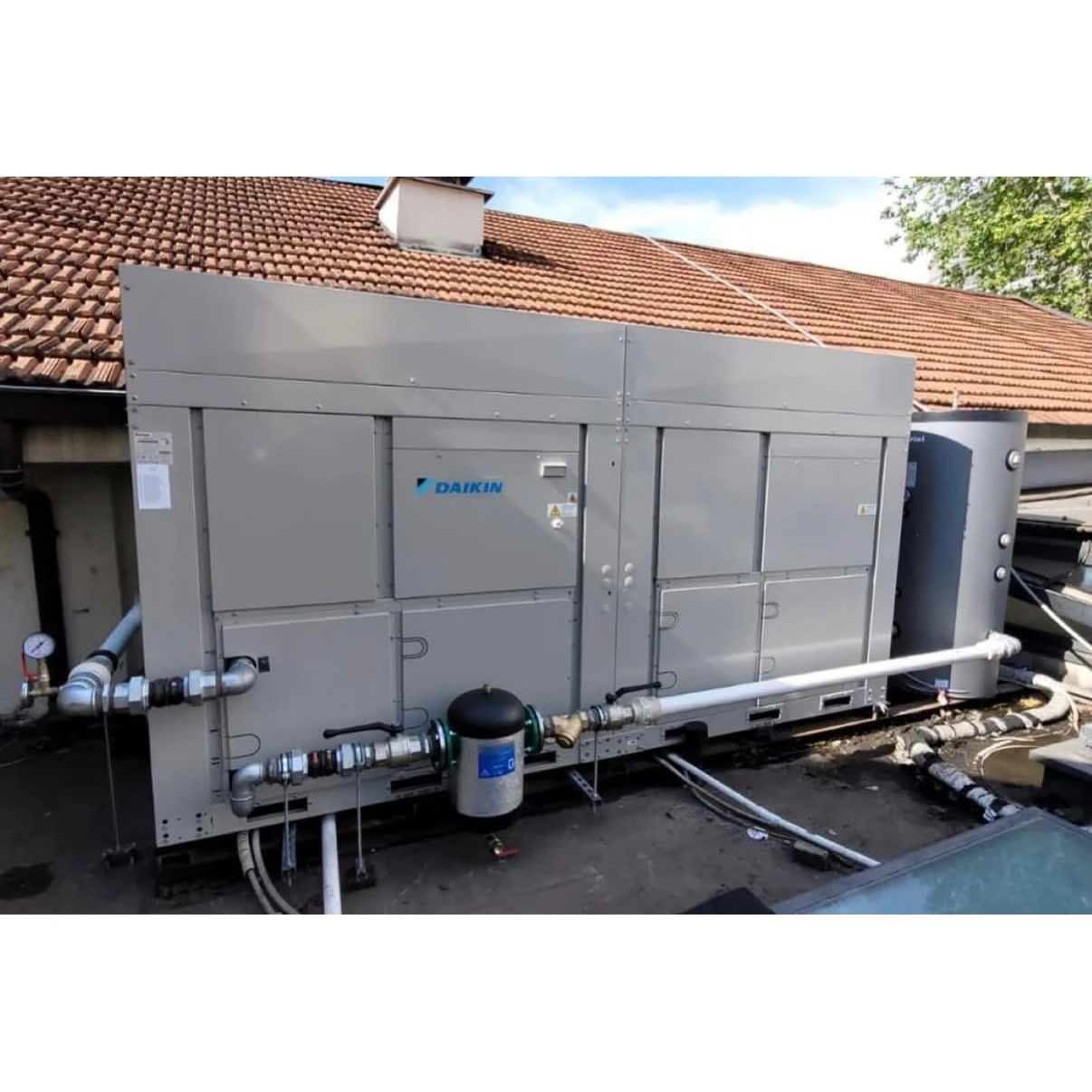 Condizionamento capannoni: macchine daiking installate - Cm Clima